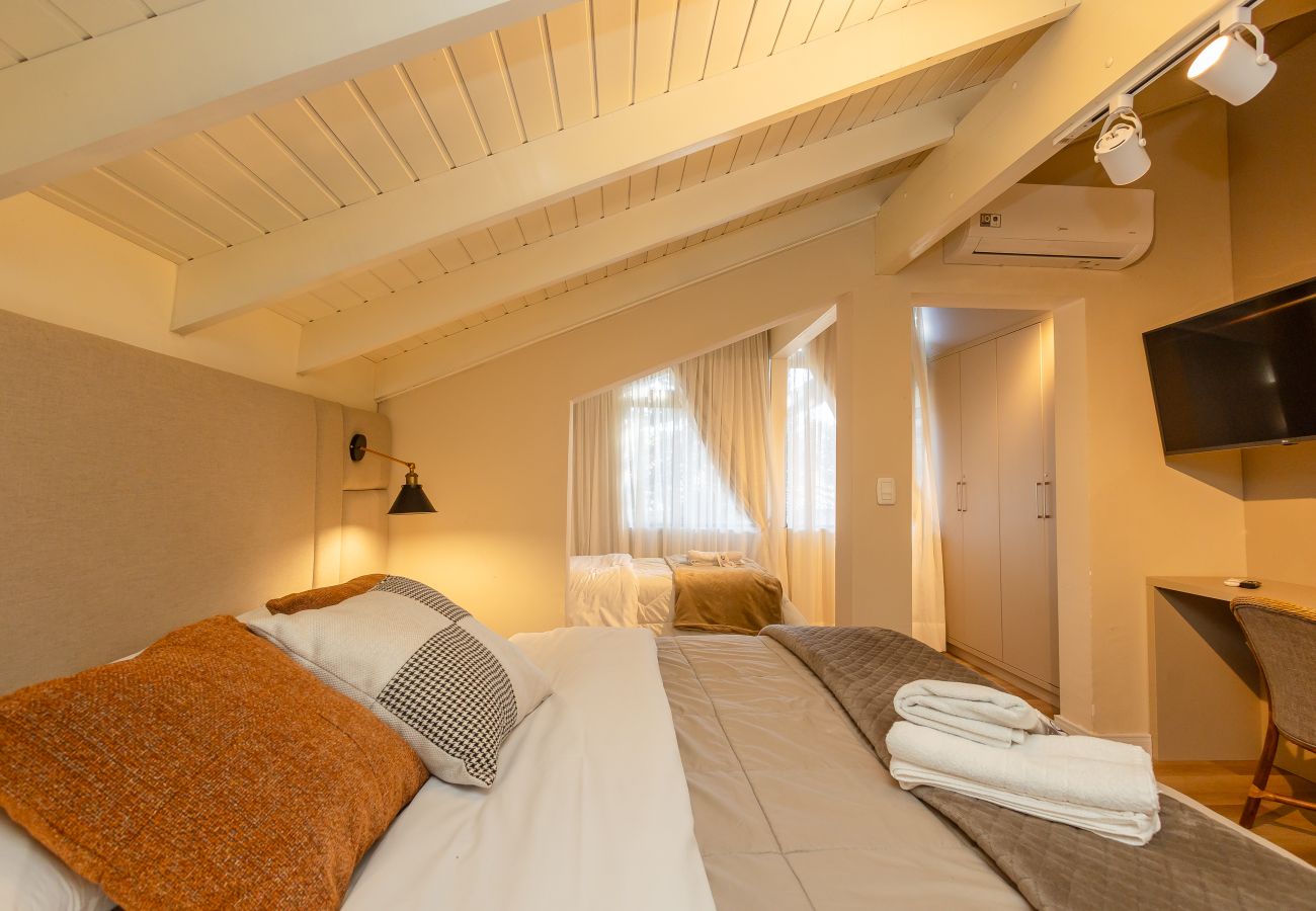 Apartamento em Gramado - NOVO! Duplex 4D (3 suites) a 600m da Rua Coberta