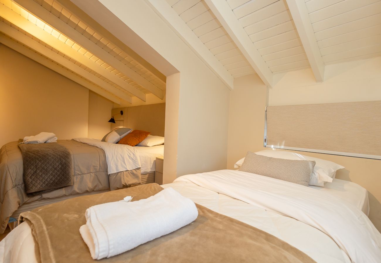 Apartamento em Gramado - NOVO! Duplex 4D (3 suites) a 600m da Rua Coberta