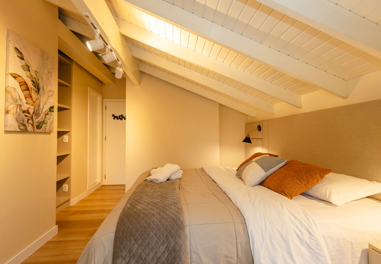 Apartamento em Gramado - NOVO! Duplex 4D (3 suites) a 600m da Rua Coberta