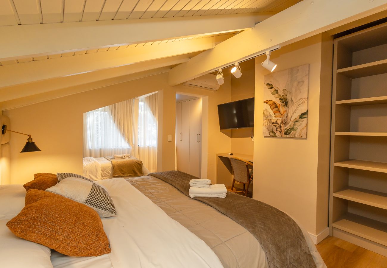 Apartamento em Gramado - NOVO! Duplex 4D (3 suites) a 600m da Rua Coberta