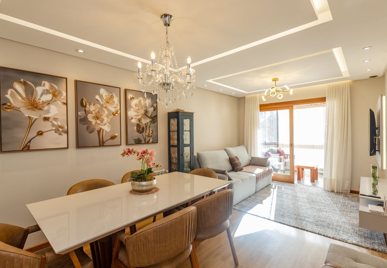 Apartamento em Gramado - NOVO! Dois quartos a 400m da Rua Coberta!