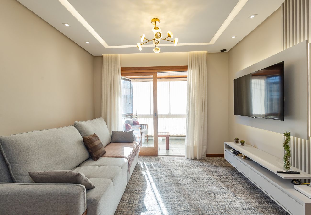Apartamento em Gramado - NOVO! Dois quartos a 400m da Rua Coberta!