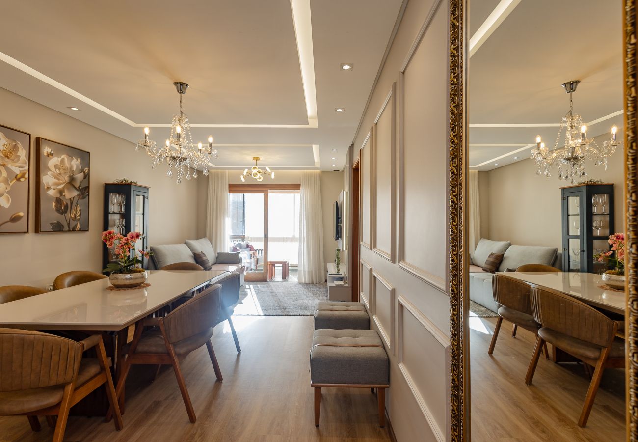 Apartamento em Gramado - NOVO! Dois quartos a 400m da Rua Coberta!