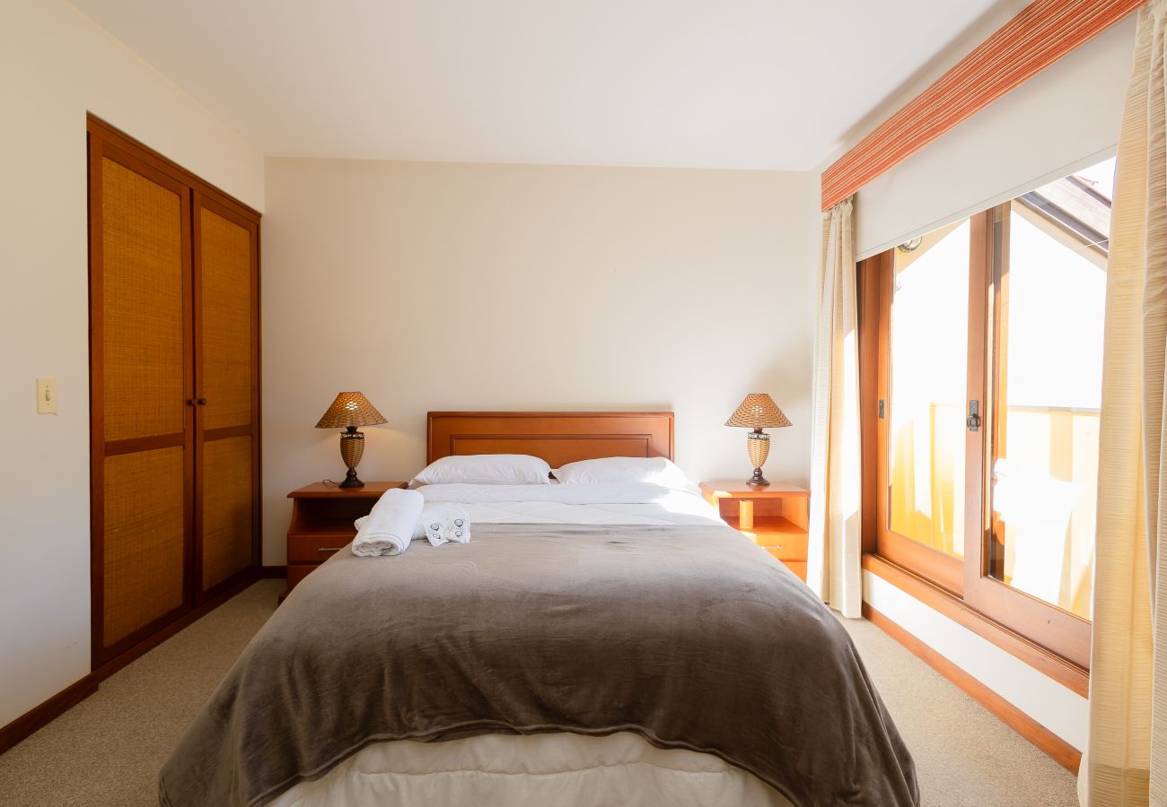 Apartamento em Gramado - NOVO! Aconchegante duplex 2D (2 banhos) a 1km da R Coberta!