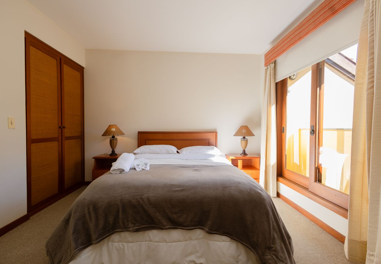 Apartamento em Gramado - NOVO! Aconchegante duplex 2D (2 banhos) a 1km da R Coberta!