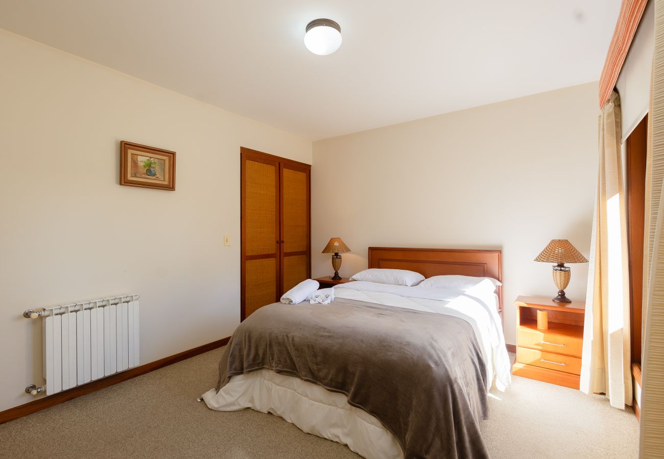 Apartamento em Gramado - NOVO! Aconchegante duplex 2D (2 banhos) a 1km da R Coberta!