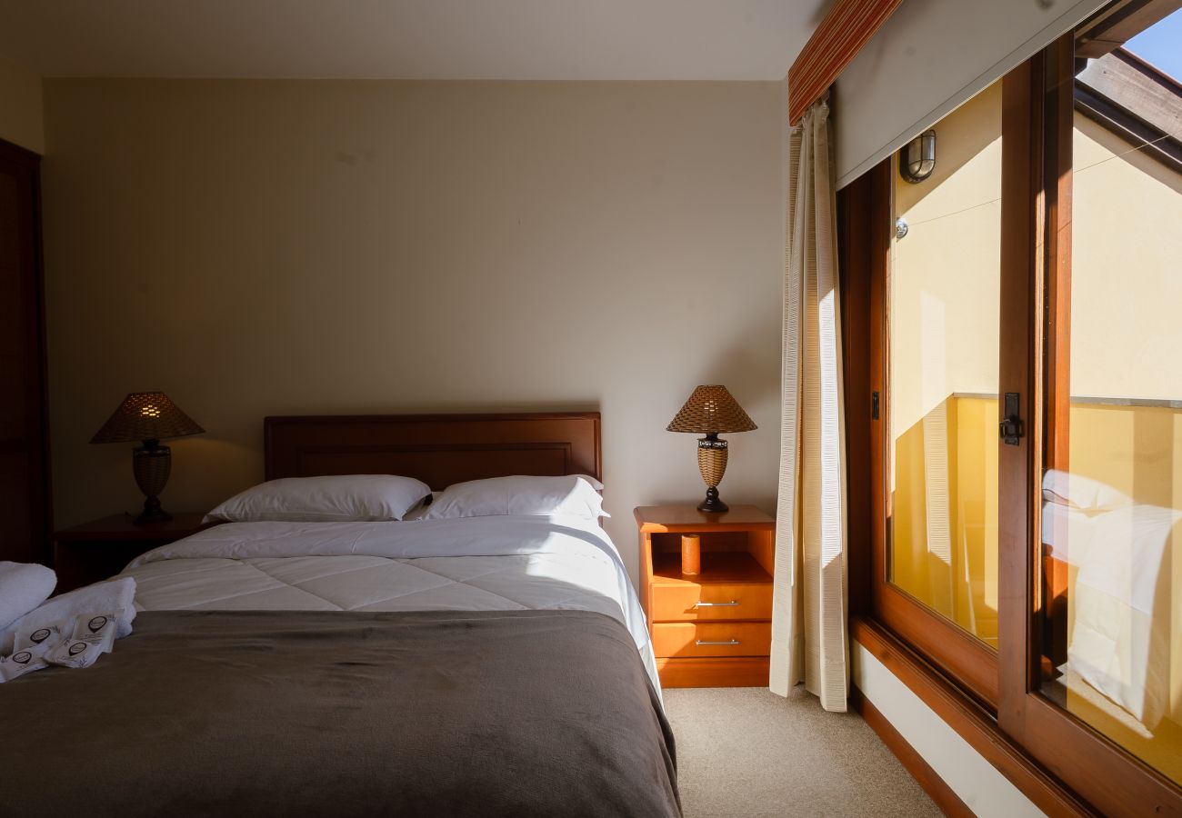 Apartamento em Gramado - NOVO! Aconchegante duplex 2D (2 banhos) a 1km da R Coberta!