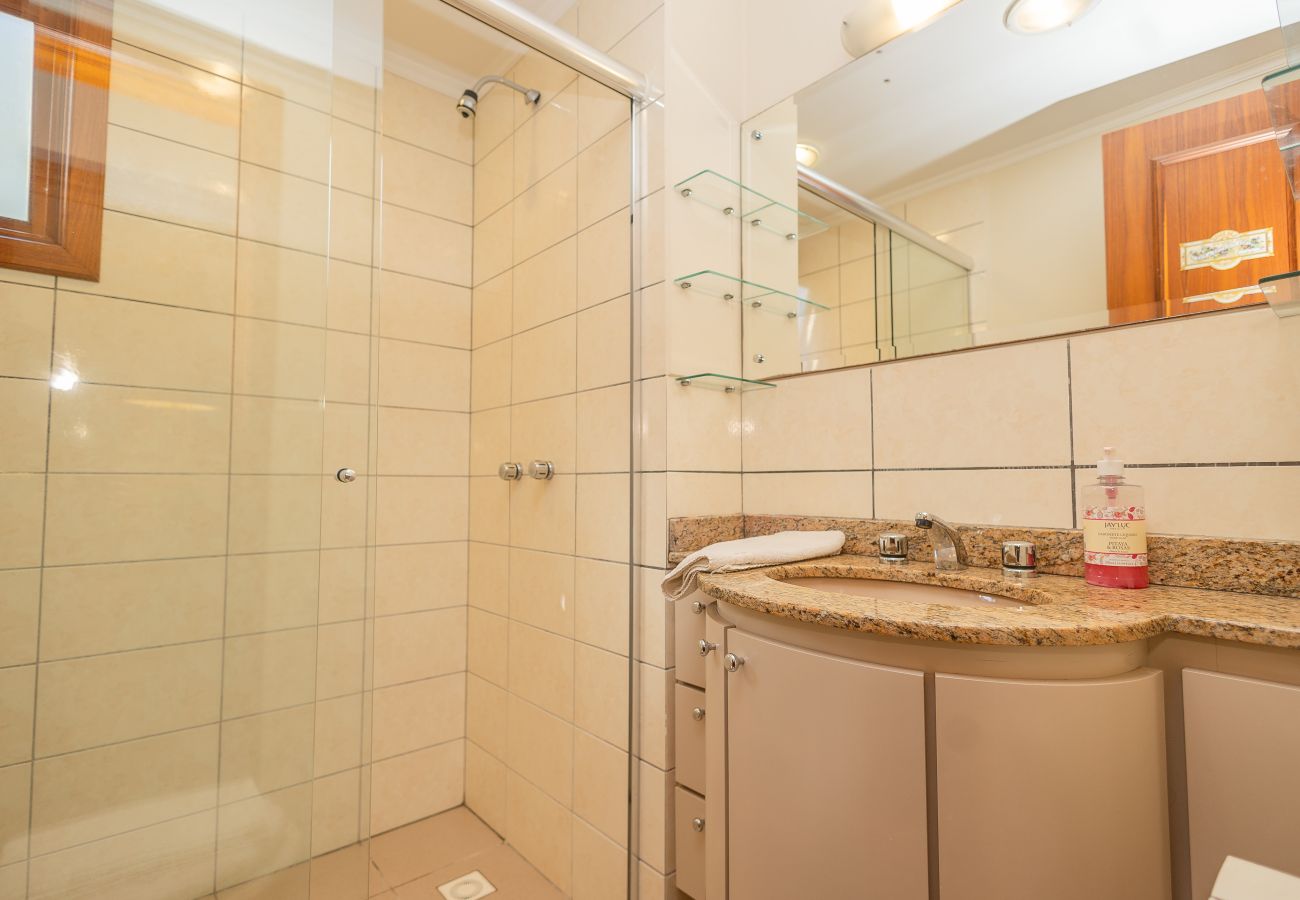 Apartamento em Gramado - NOVO! Aconchegante duplex 2D (2 banhos) a 1km da R Coberta!