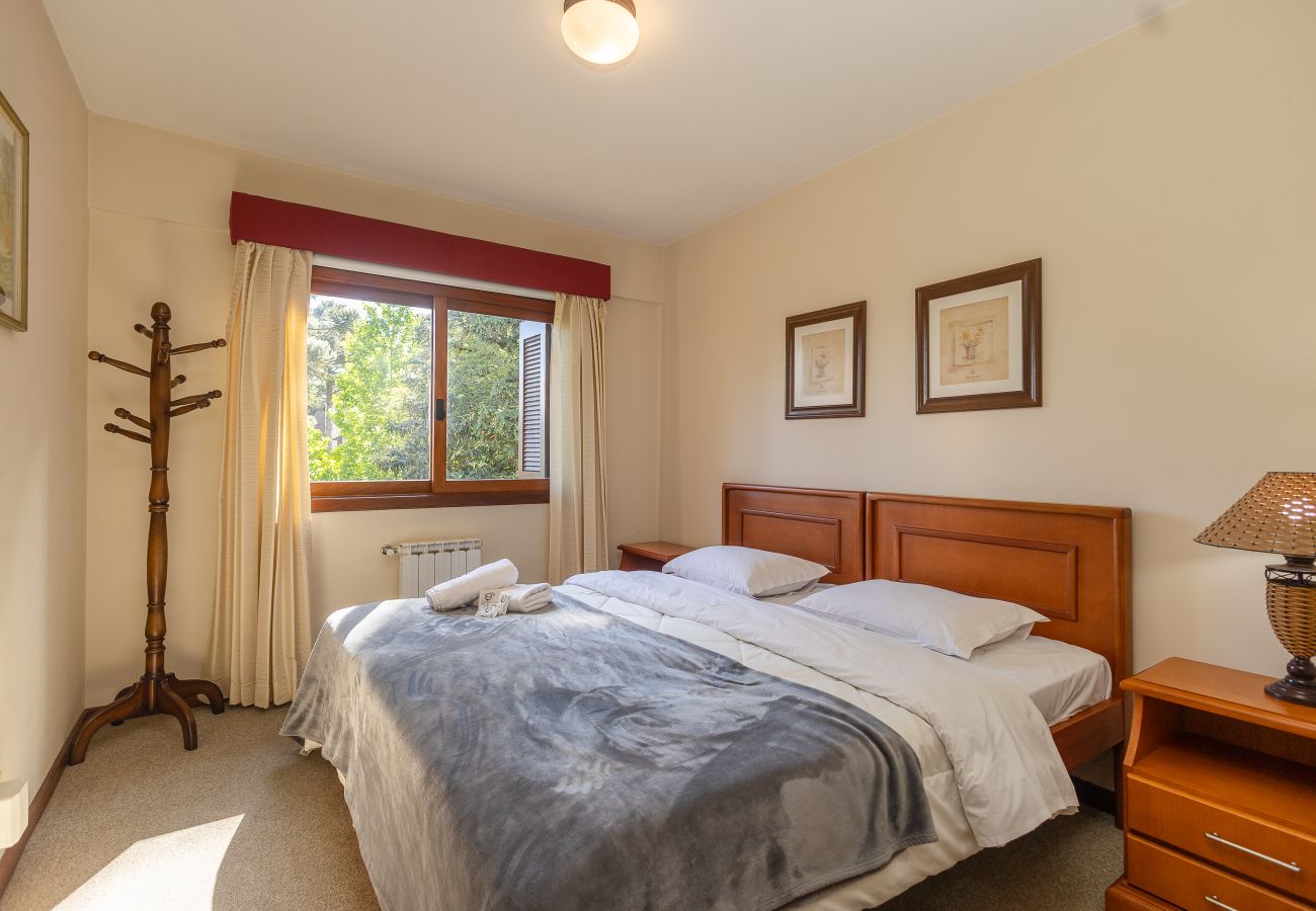 Apartamento em Gramado - NOVO! Aconchegante duplex 2D (2 banhos) a 1km da R Coberta!