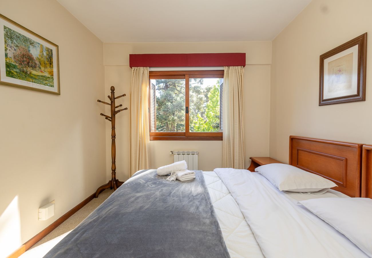 Apartamento em Gramado - NOVO! Aconchegante duplex 2D (2 banhos) a 1km da R Coberta!