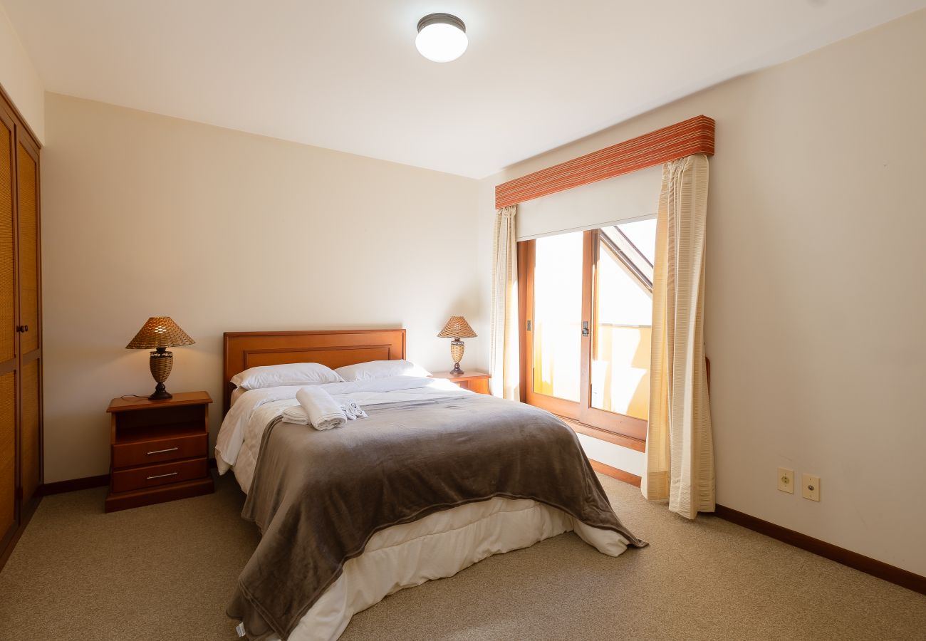 Apartamento em Gramado - NOVO! Aconchegante duplex 2D (2 banhos) a 1km da R Coberta!