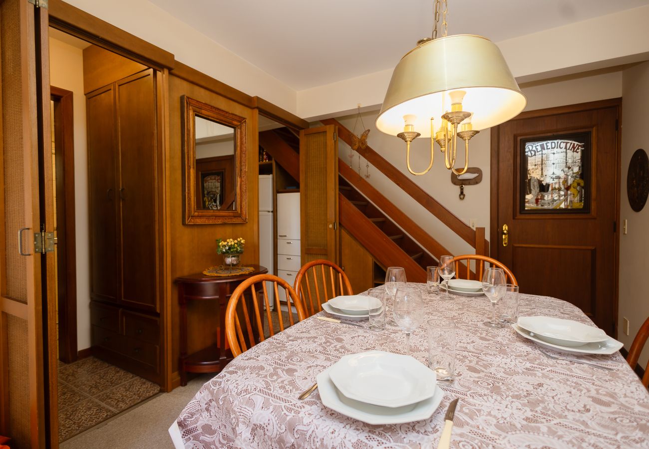 Apartamento em Gramado - NOVO! Aconchegante duplex 2D (2 banhos) a 1km da R Coberta!