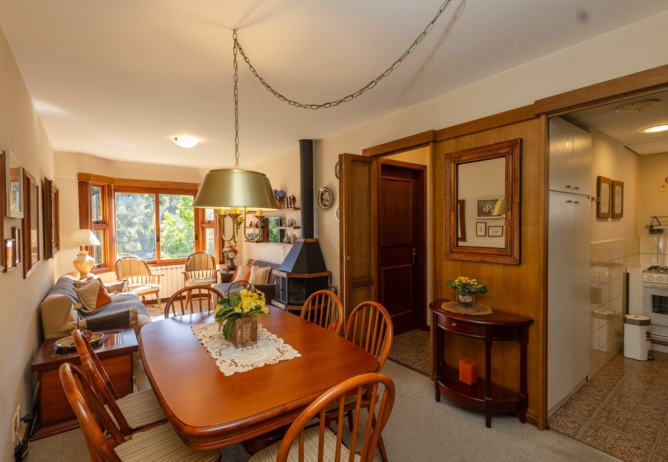 Apartamento em Gramado - NOVO! Aconchegante duplex 2D (2 banhos) a 1km da R Coberta!