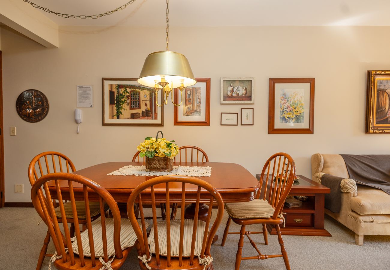 Apartamento em Gramado - NOVO! Aconchegante duplex 2D (2 banhos) a 1km da R Coberta!