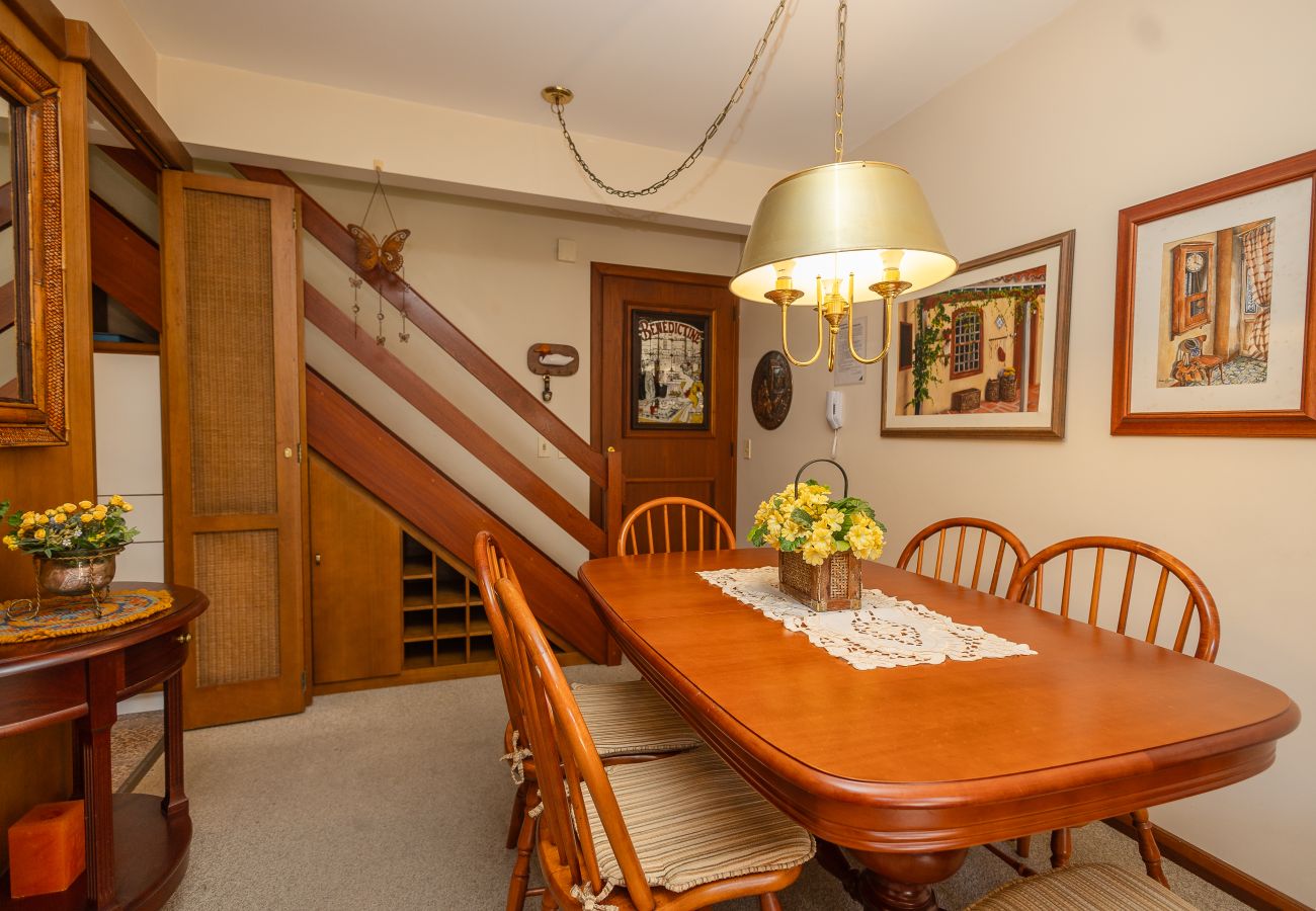 Apartamento em Gramado - NOVO! Aconchegante duplex 2D (2 banhos) a 1km da R Coberta!