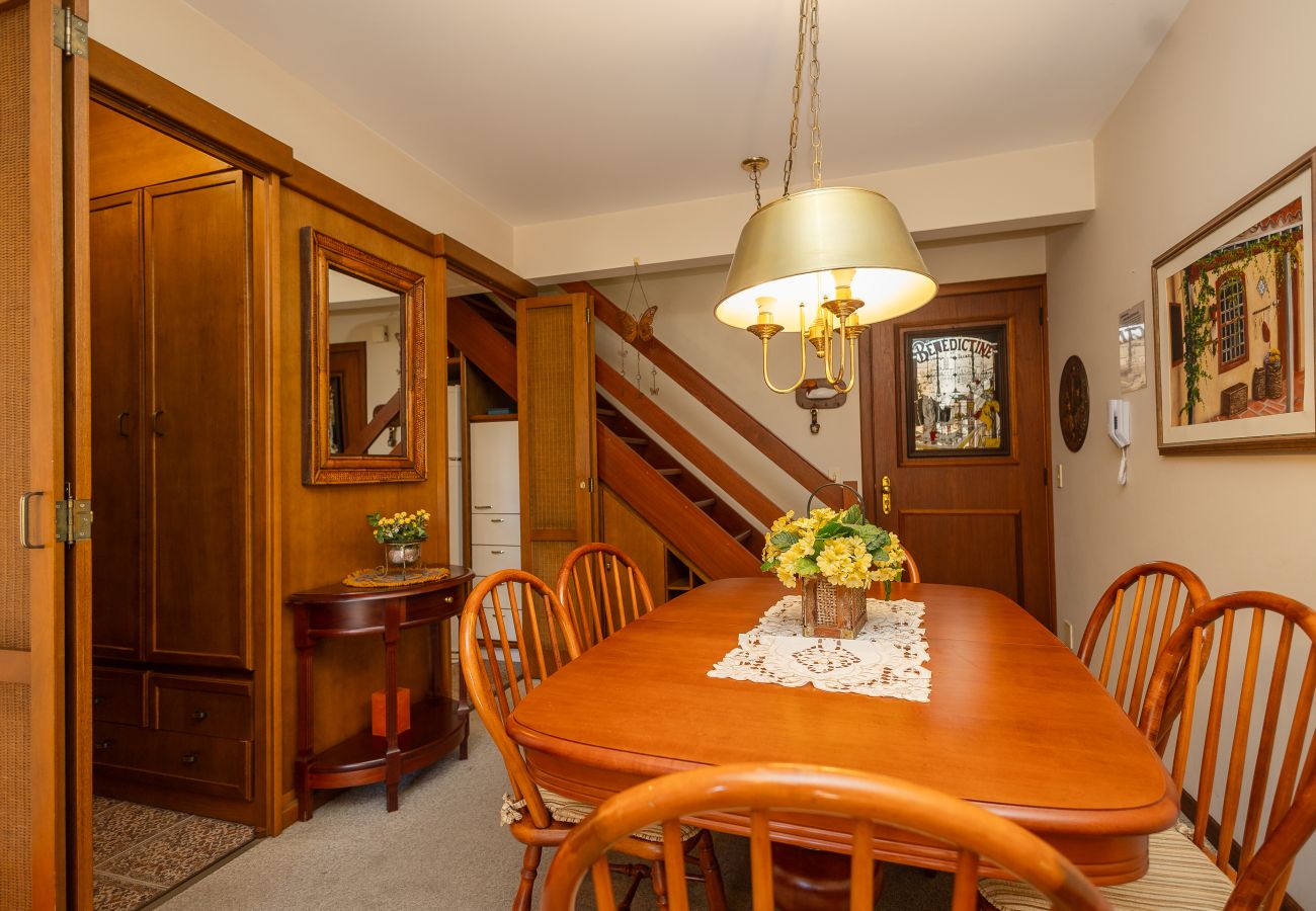 Apartamento em Gramado - NOVO! Aconchegante duplex 2D (2 banhos) a 1km da R Coberta!