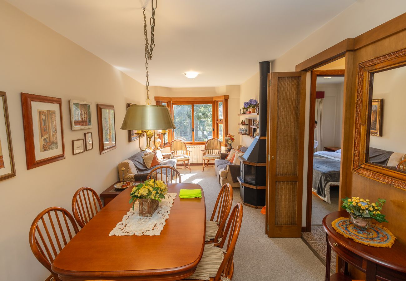 Apartamento em Gramado - NOVO! Aconchegante duplex 2D (2 banhos) a 1km da R Coberta!