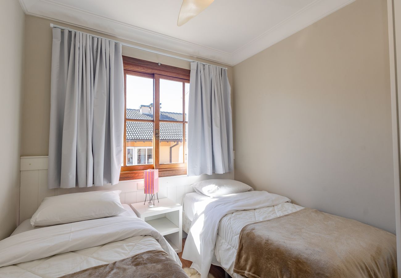 Apartamento em Gramado - Apto acolhedor 3D (1 suíte) a 400m da Rua Coberta!