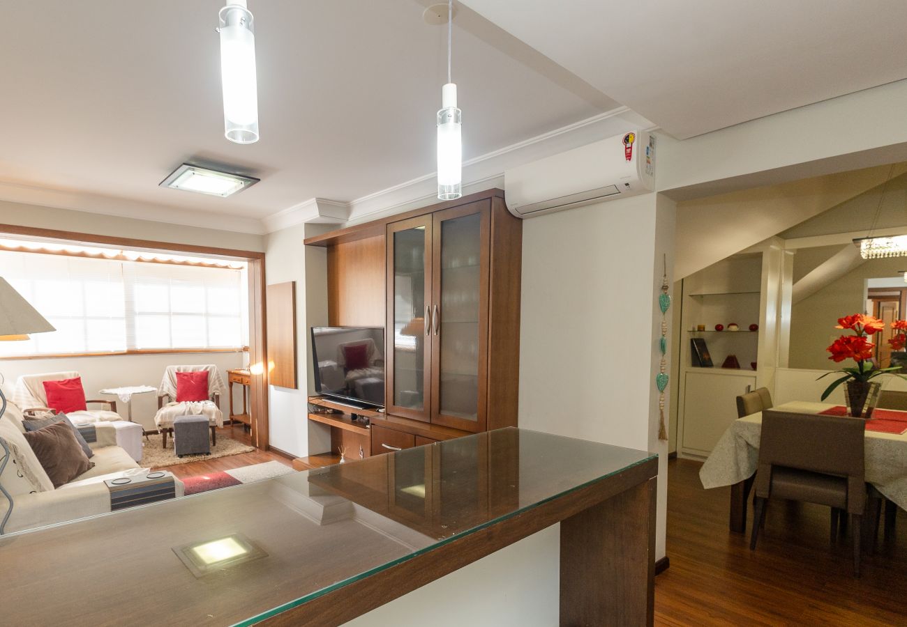 Apartamento em Gramado - Apto acolhedor 3D (1 suíte) a 400m da Rua Coberta!