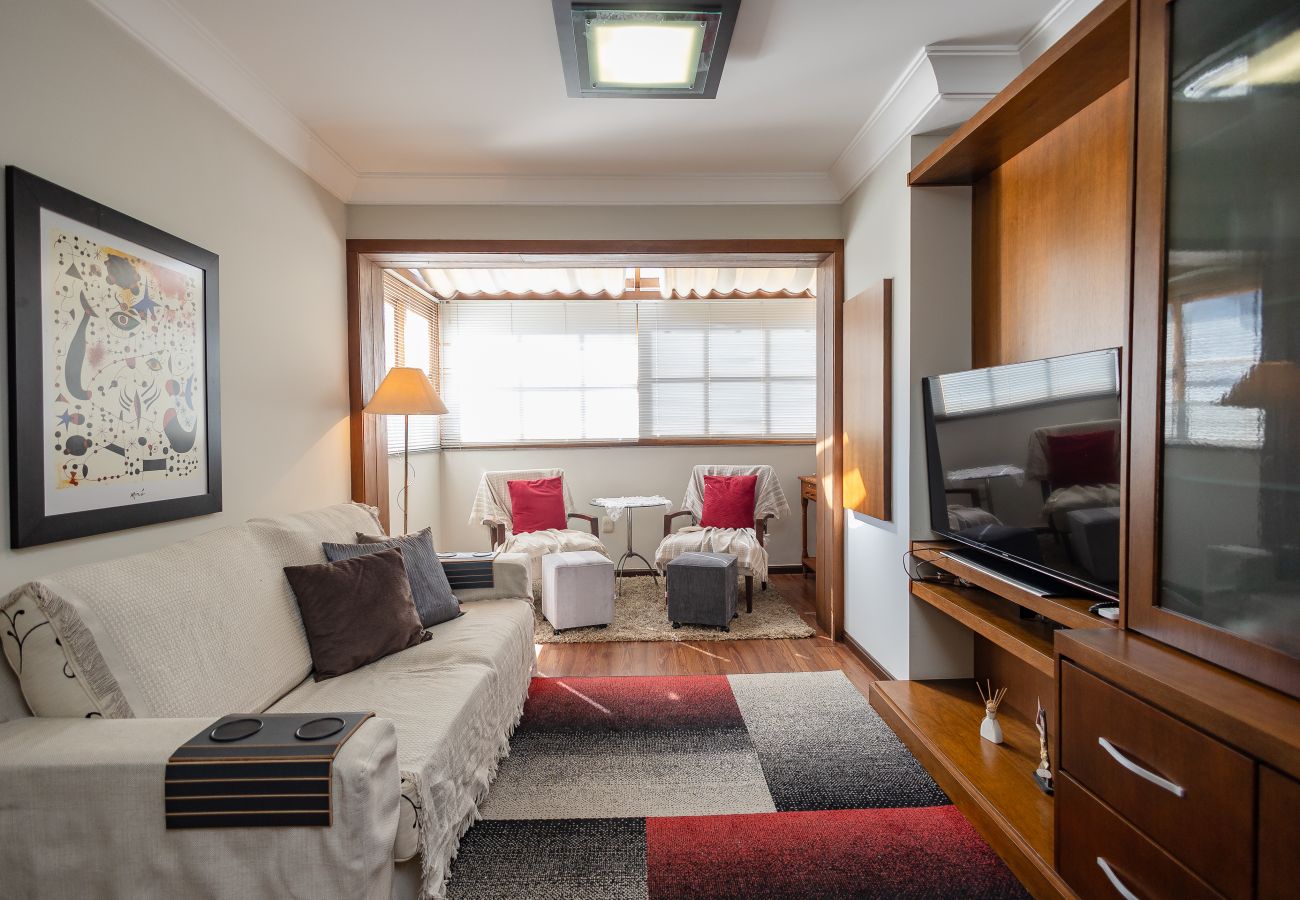 Apartamento em Gramado - Apto acolhedor 3D (1 suíte) a 400m da Rua Coberta!