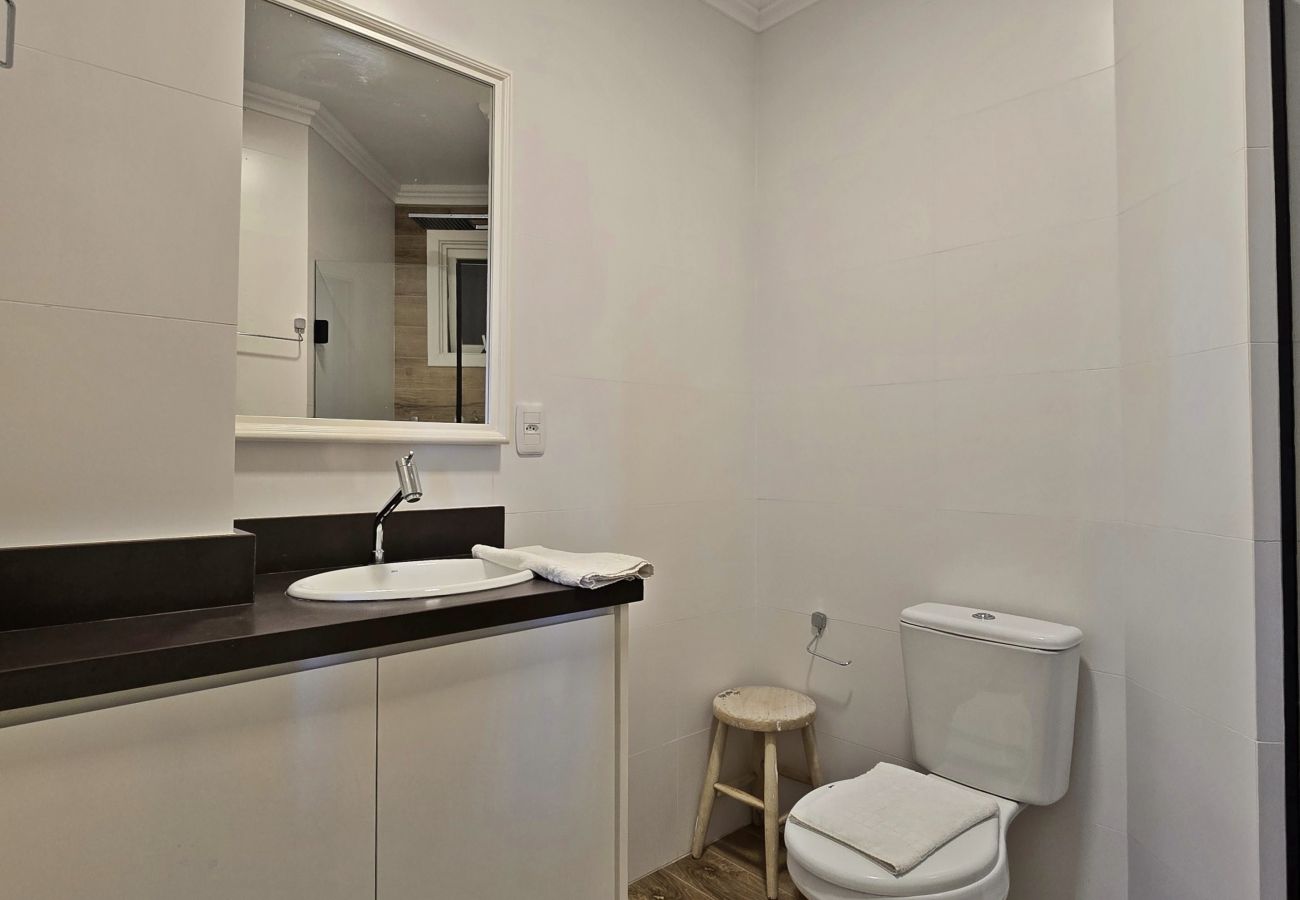 Apartamento em Gramado - NOVO! Duplex 3 dormitórios a 100m da Rua Torta! 