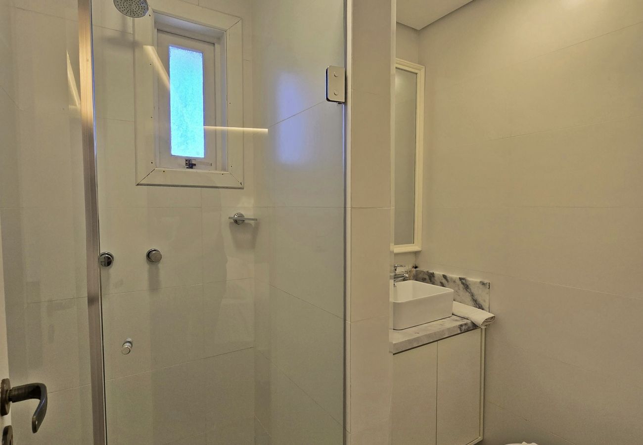 Apartamento em Gramado - NOVO! Duplex 3 dormitórios a 100m da Rua Torta! 