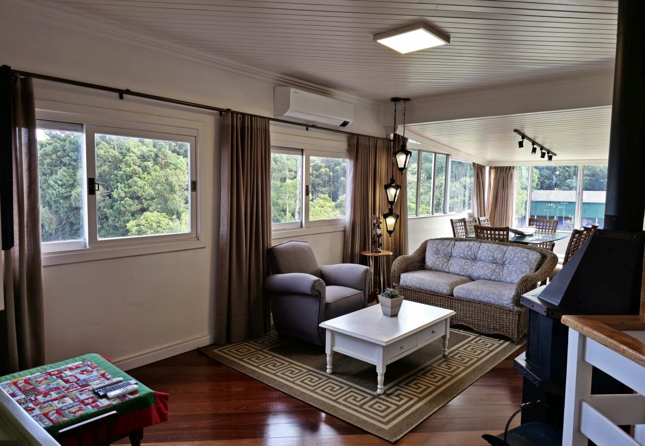 Apartamento em Gramado - NOVO! Duplex 3 dormitórios a 100m da Rua Torta! 