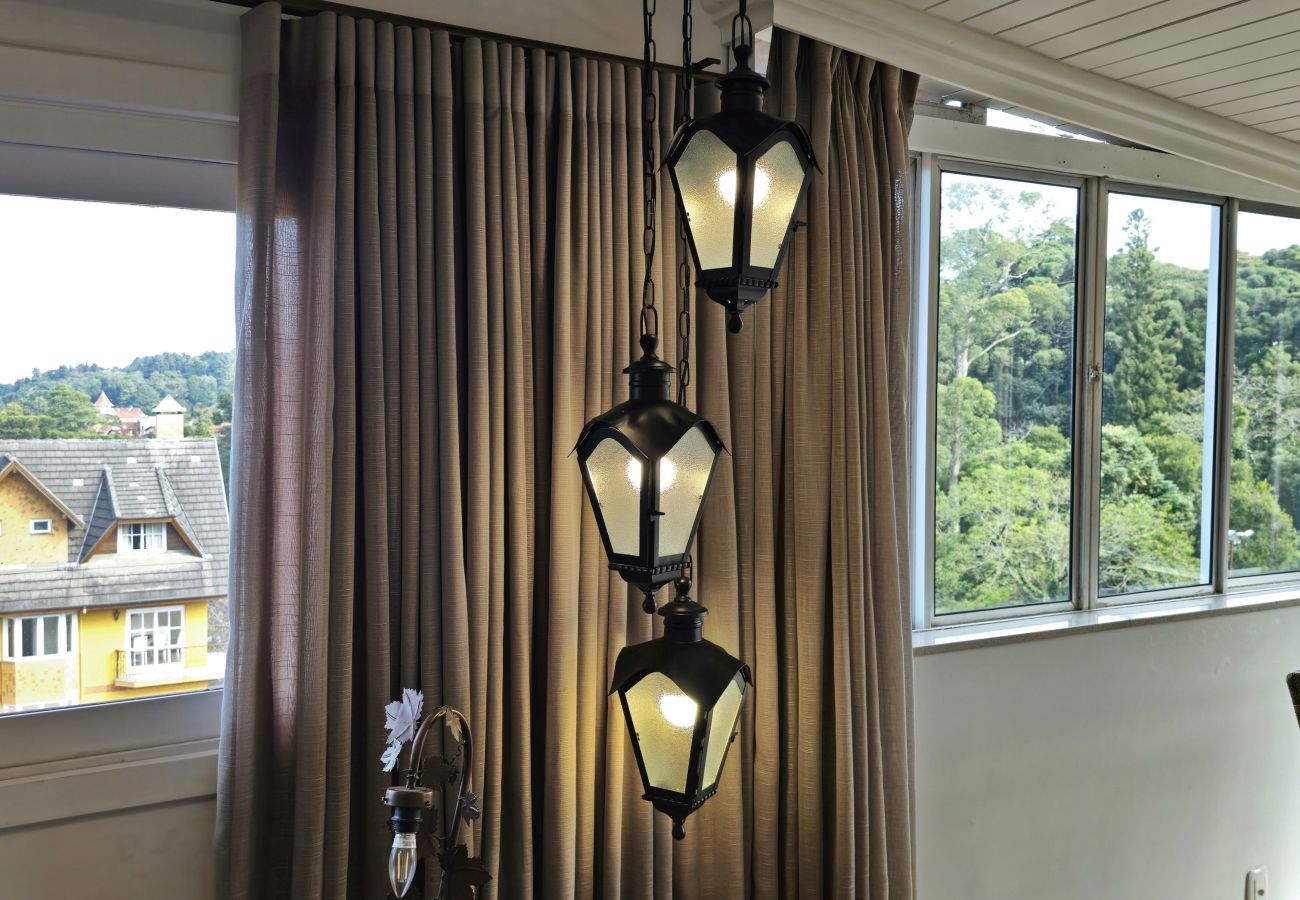 Apartamento em Gramado - NOVO! Duplex 3 dormitórios a 100m da Rua Torta! 