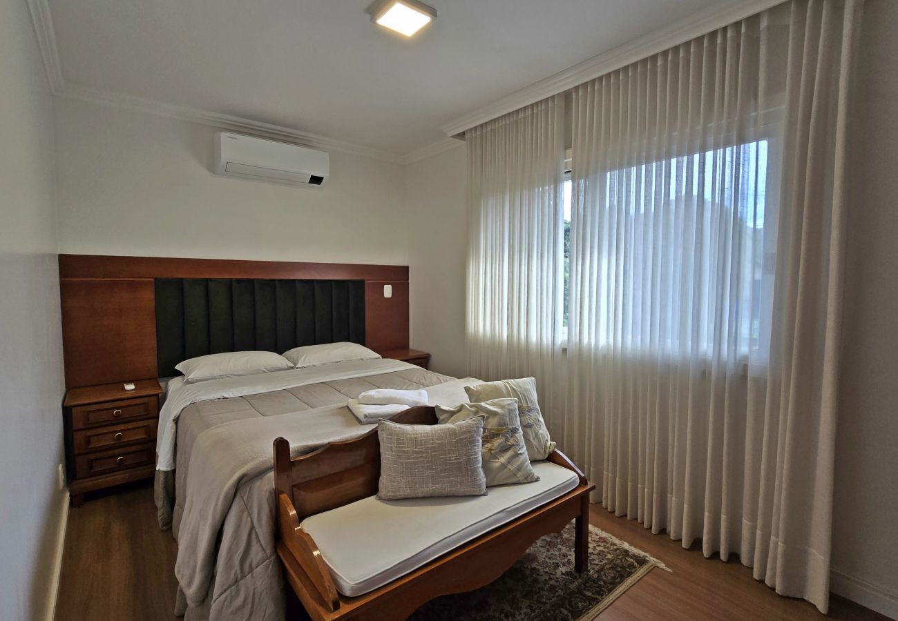 Apartamento em Gramado - NOVO! Duplex 3 dormitórios a 100m da Rua Torta! 