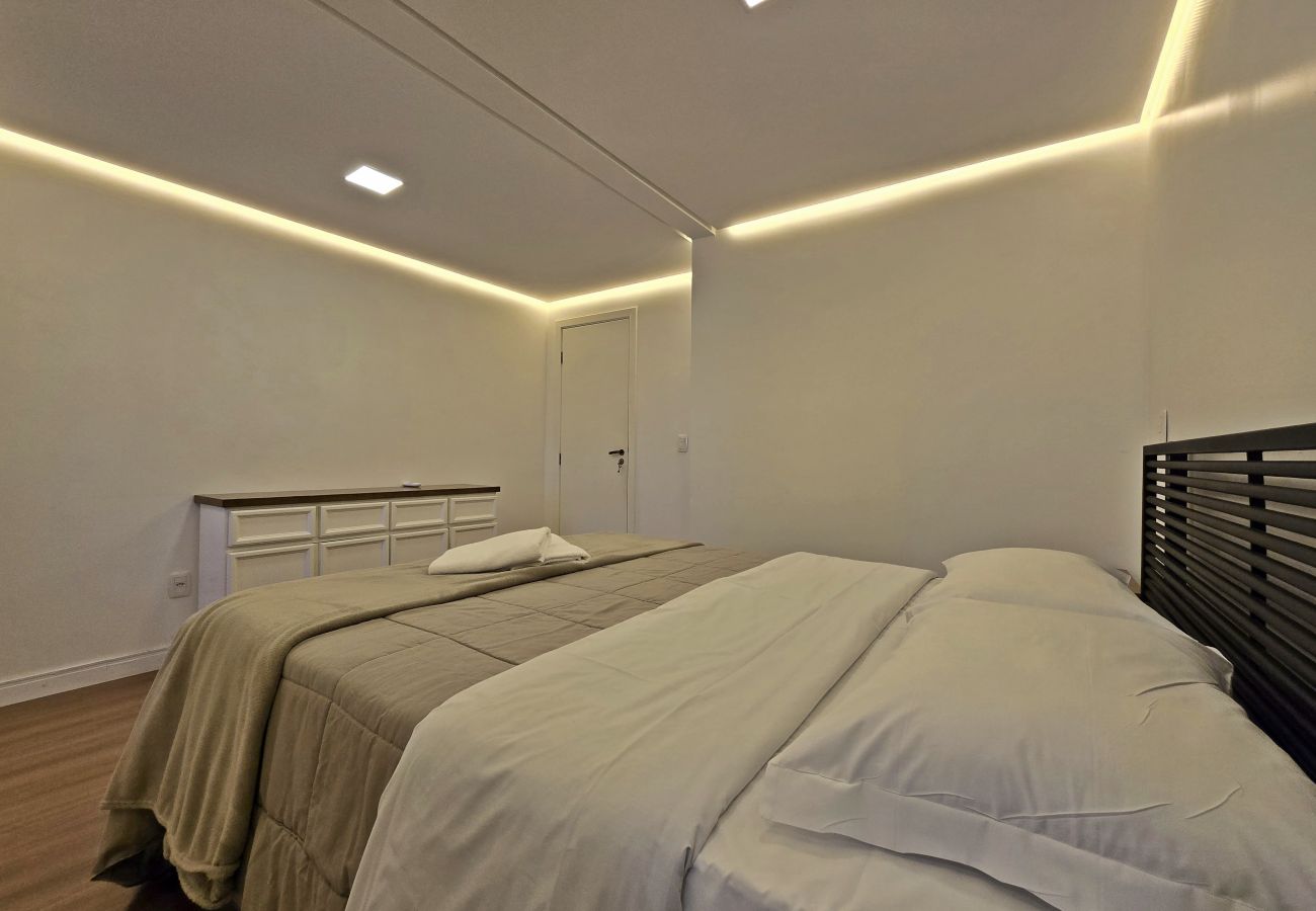 Apartamento em Gramado - NOVO! Duplex 3 dormitórios a 100m da Rua Torta! 