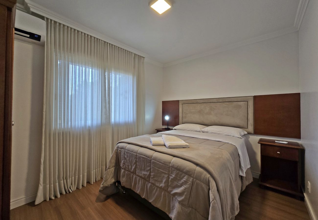 Apartamento em Gramado - NOVO! Duplex 3 dormitórios a 100m da Rua Torta! 