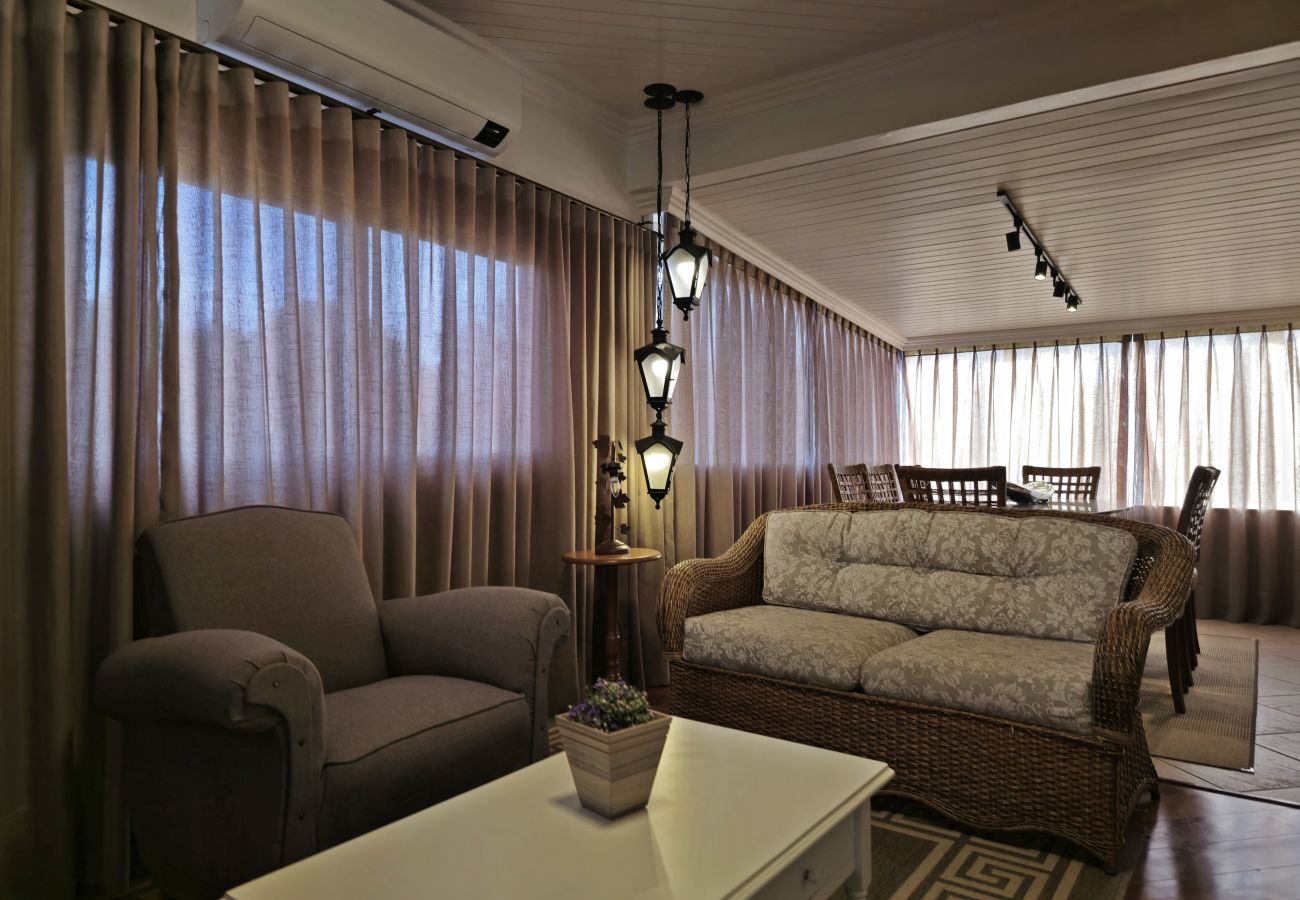 Apartamento em Gramado - NOVO! Duplex 3 dormitórios a 100m da Rua Torta! 