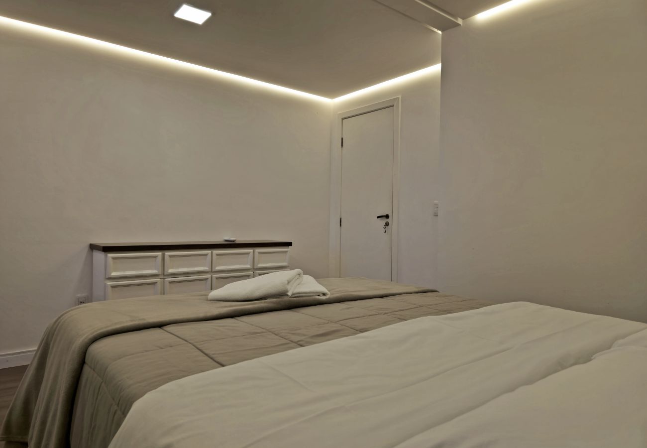 Apartamento em Gramado - NOVO! Duplex 3 dormitórios a 100m da Rua Torta! 