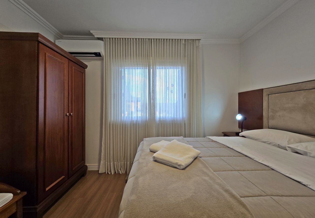 Apartamento em Gramado - NOVO! Duplex 3 dormitórios a 100m da Rua Torta! 