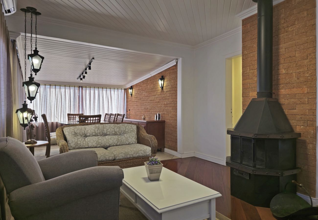 Apartamento em Gramado - NOVO! Duplex 3 dormitórios a 100m da Rua Torta! 