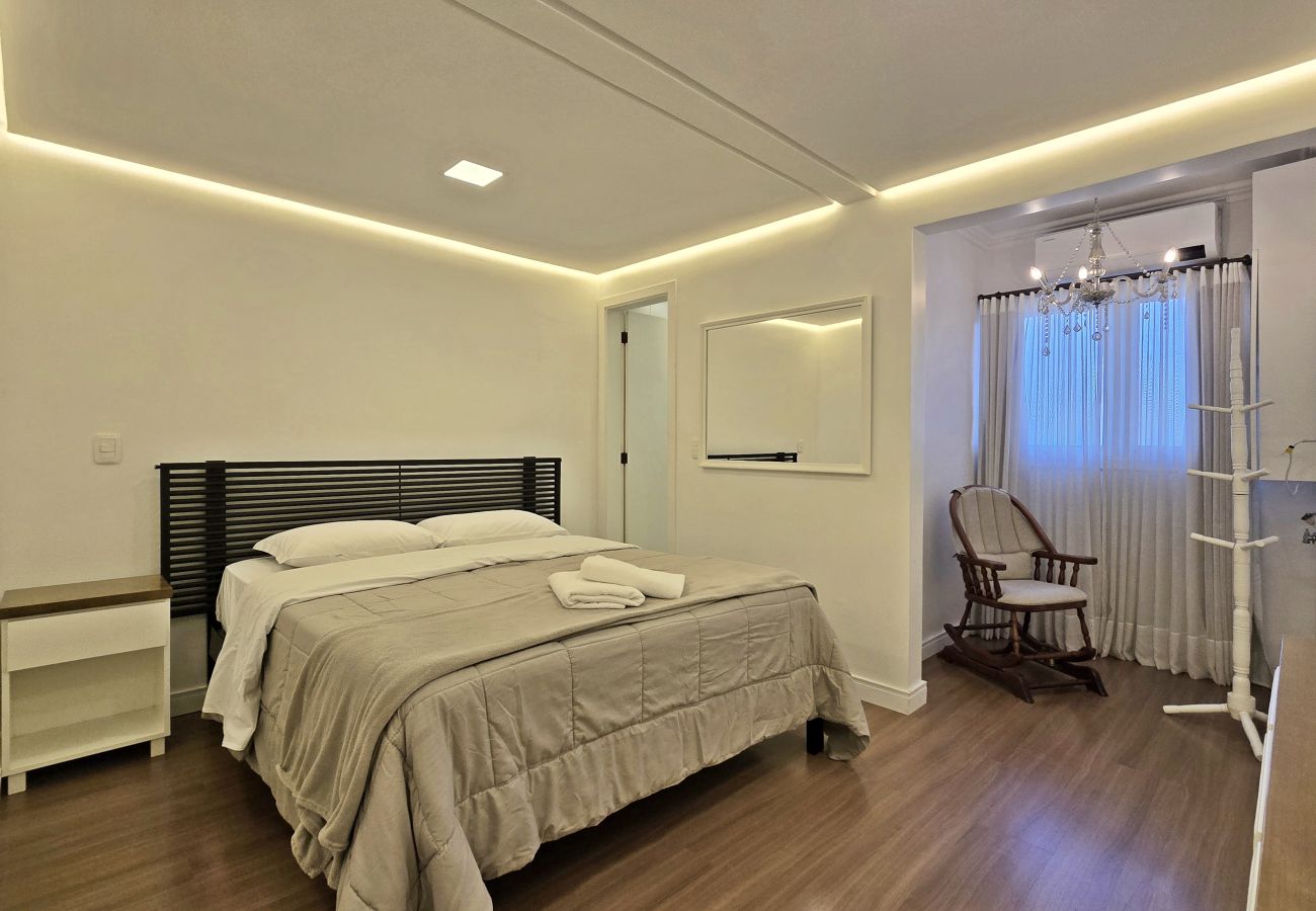 Apartamento em Gramado - NOVO! Duplex 3 dormitórios a 100m da Rua Torta! 