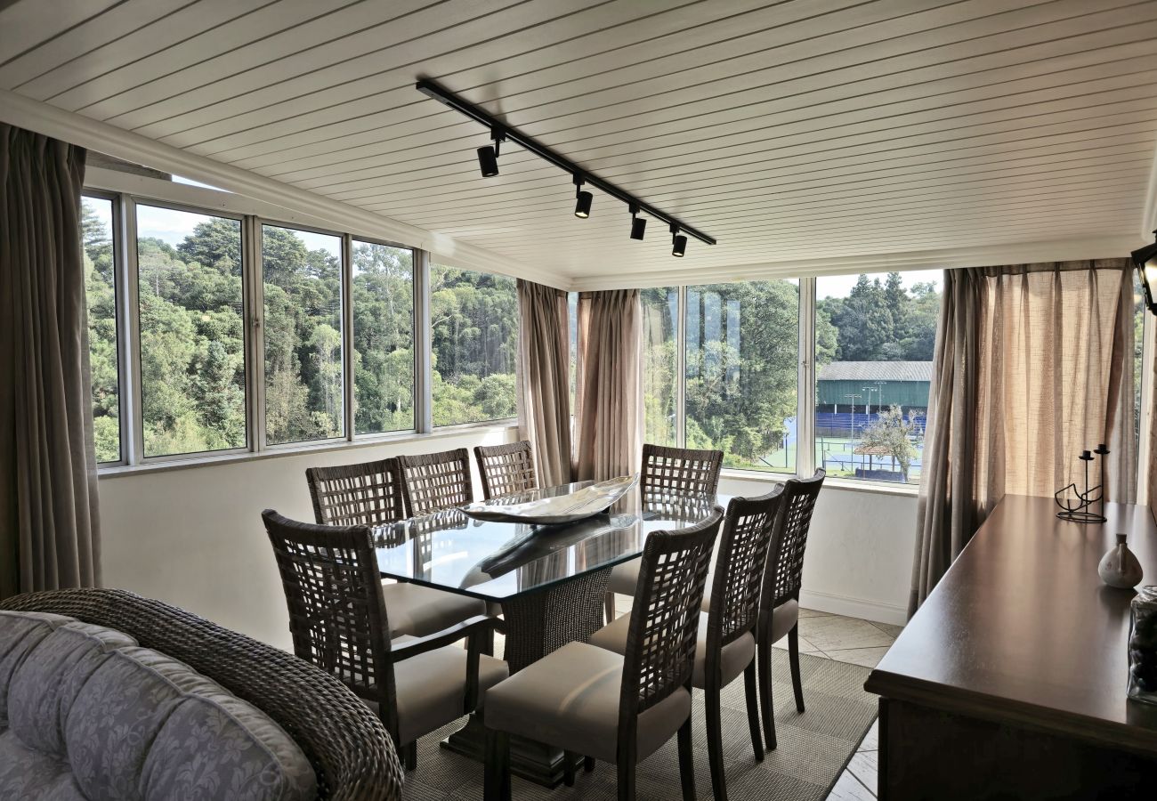 Apartamento em Gramado - NOVO! Duplex 3 dormitórios a 100m da Rua Torta! 