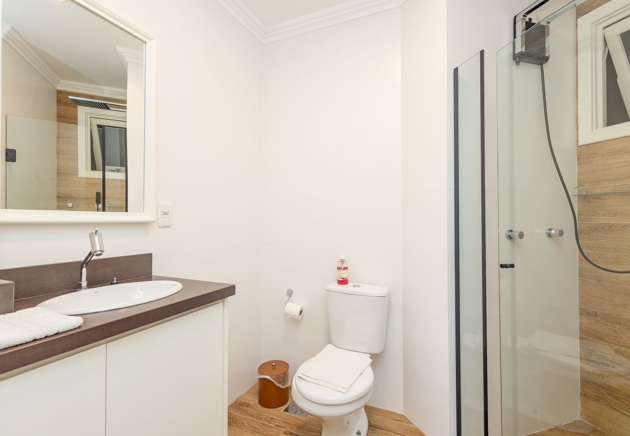 Apartamento em Gramado - NOVO! Duplex 3 dormitórios a 100m da Rua Torta! 