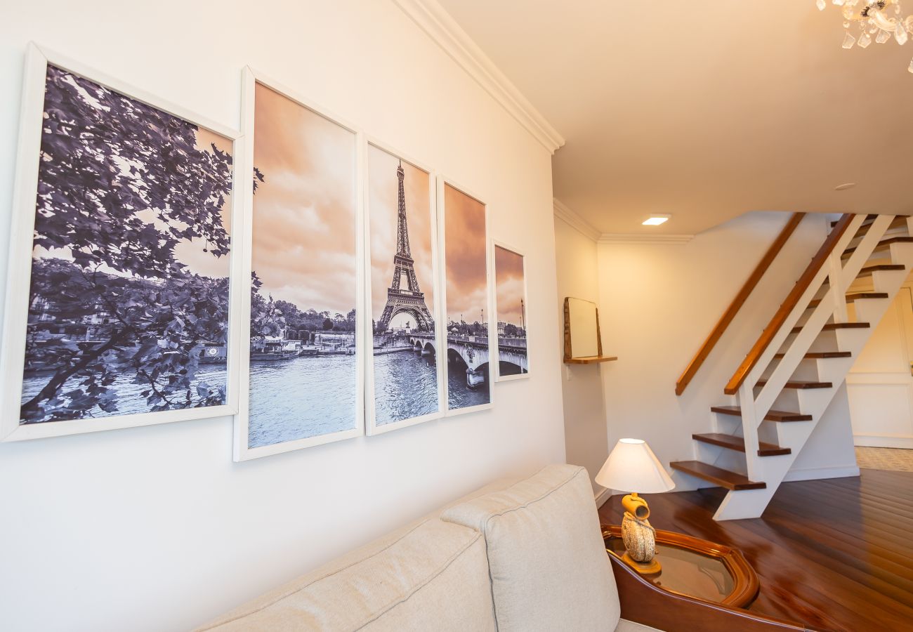 Apartamento em Gramado - NOVO! Duplex 3 dormitórios a 100m da Rua Torta! 