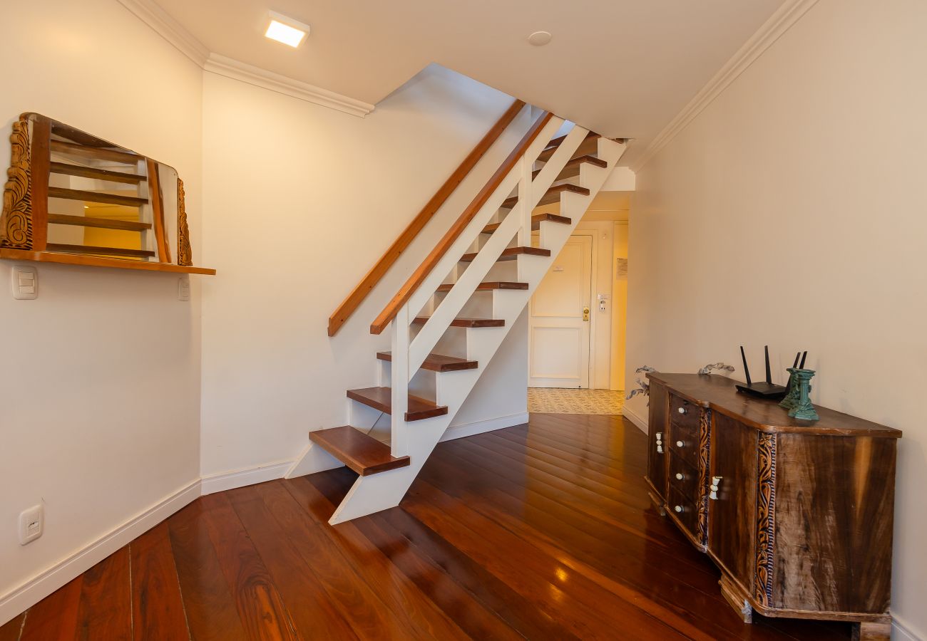 Apartamento em Gramado - NOVO! Duplex 3 dormitórios a 100m da Rua Torta! 