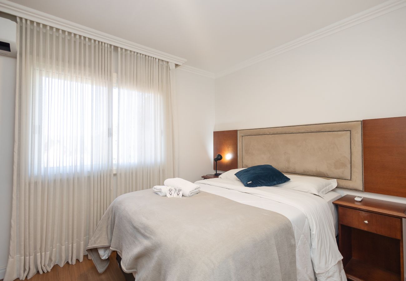 Apartamento em Gramado - NOVO! Duplex 3 dormitórios a 100m da Rua Torta! 