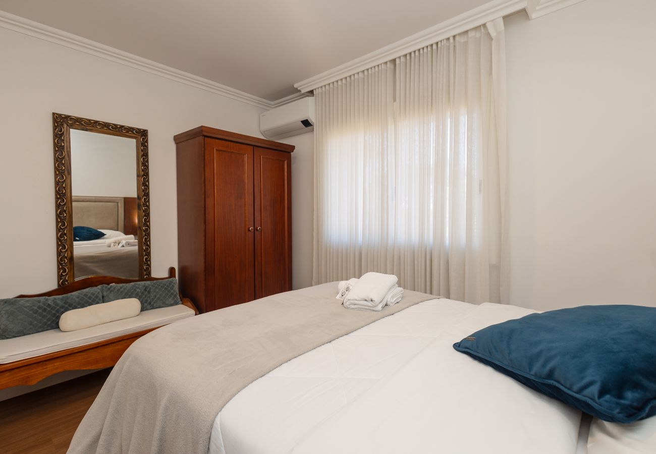 Apartamento em Gramado - NOVO! Duplex 3 dormitórios a 100m da Rua Torta! 