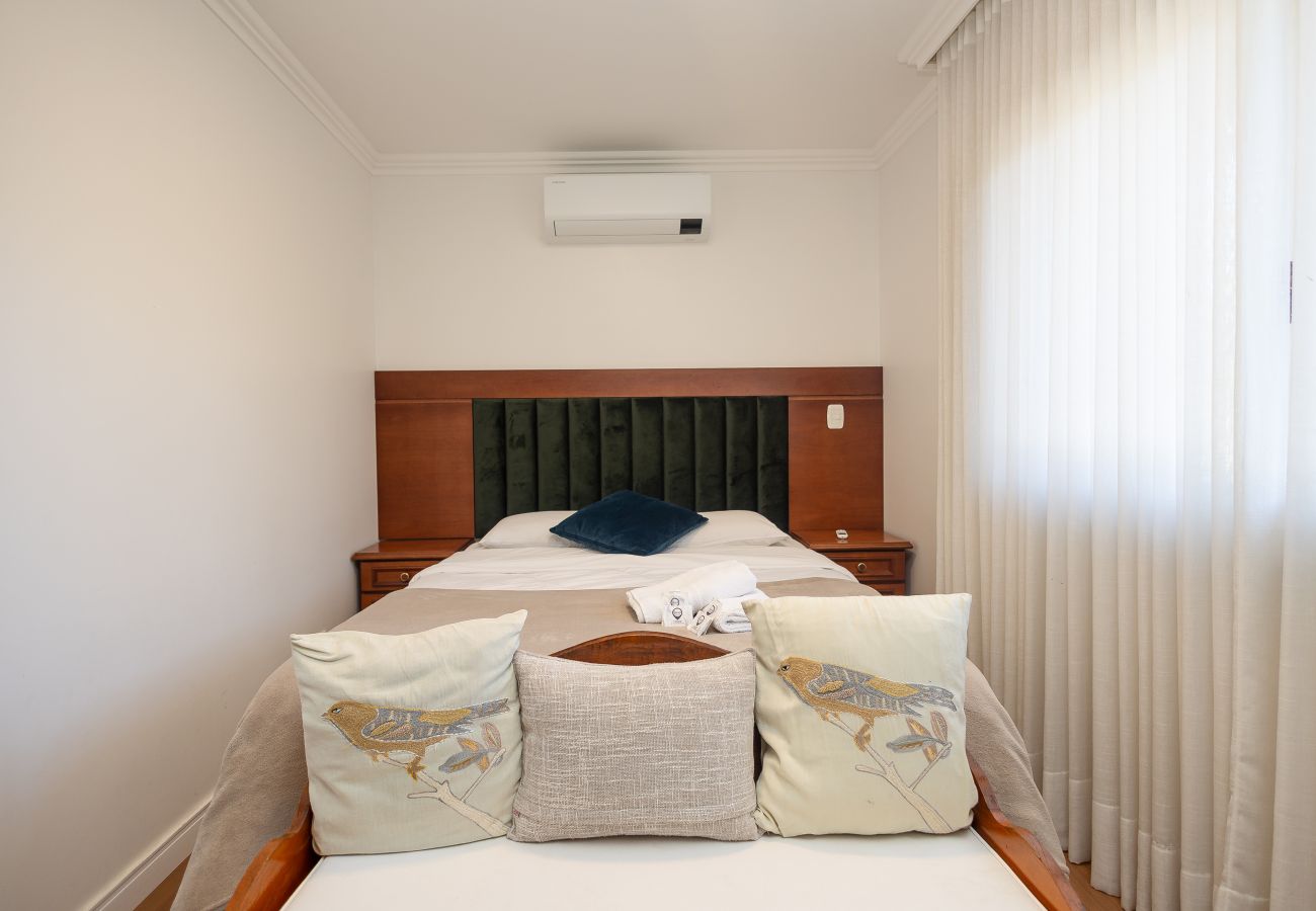 Apartamento em Gramado - NOVO! Duplex 3 dormitórios a 100m da Rua Torta! 