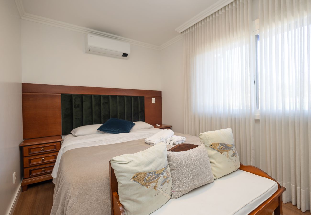 Apartamento em Gramado - NOVO! Duplex 3 dormitórios a 100m da Rua Torta! 