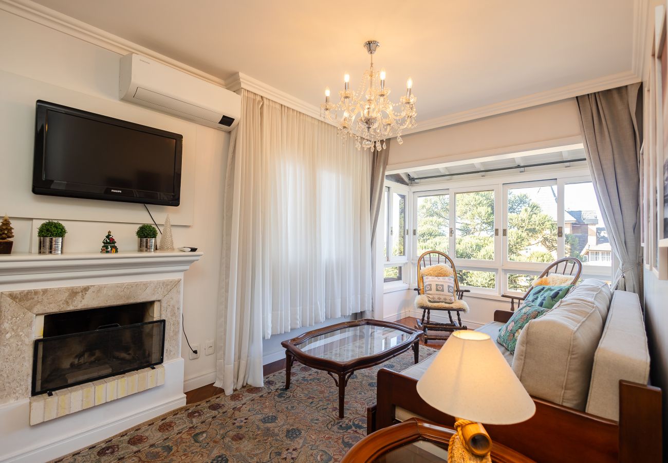 Apartamento em Gramado - NOVO! Duplex 3 dormitórios a 100m da Rua Torta! 