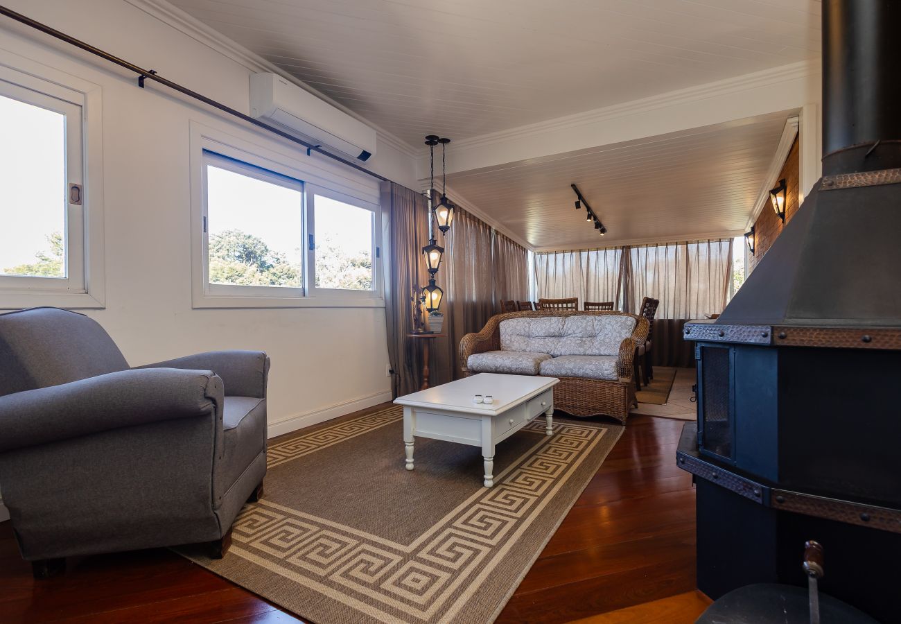 Apartamento em Gramado - NOVO! Duplex 3 dormitórios a 100m da Rua Torta! 