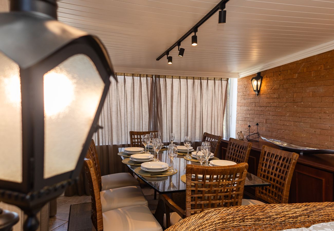 Apartamento em Gramado - NOVO! Duplex 3 dormitórios a 100m da Rua Torta! 