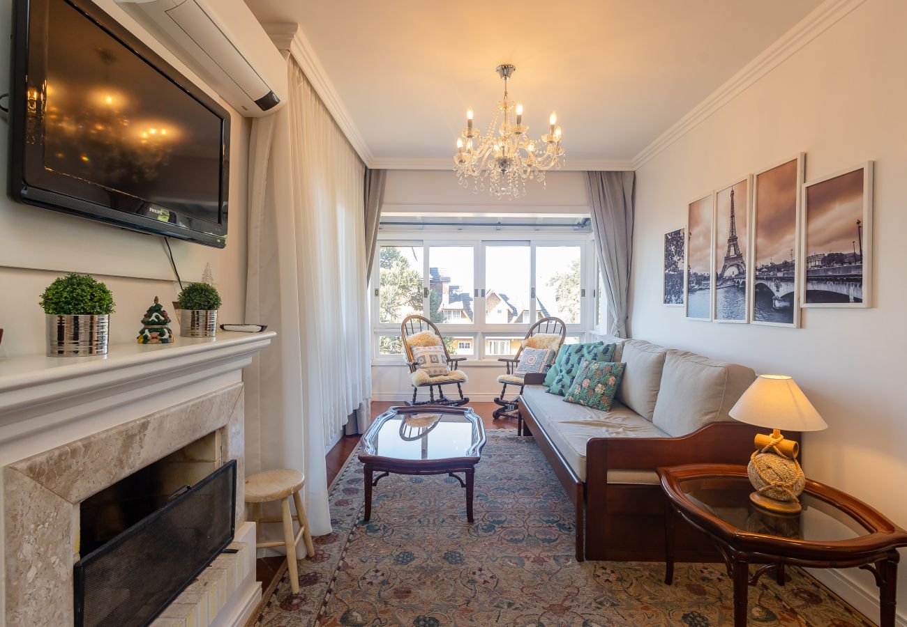 Apartamento em Gramado - NOVO! Duplex 3 dormitórios a 100m da Rua Torta! 