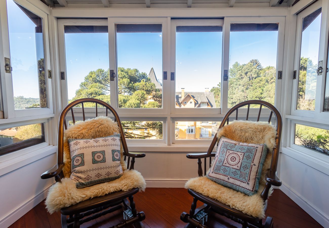 Apartamento em Gramado - NOVO! Duplex 3 dormitórios a 100m da Rua Torta! 