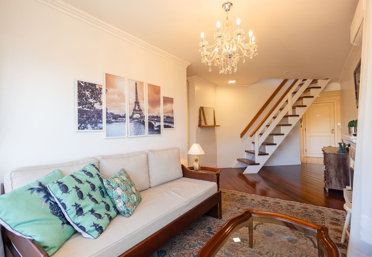 Apartamento em Gramado - NOVO! Duplex 3 dormitórios a 100m da Rua Torta! 